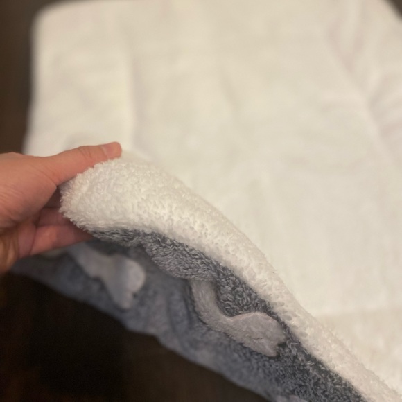 Thickened sleeping bed/ mat for dogs & cats , Large Size White & Grey Like New - Picture 4 of 6